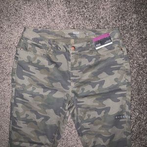 ANA Camo Mid-Rise Jegging